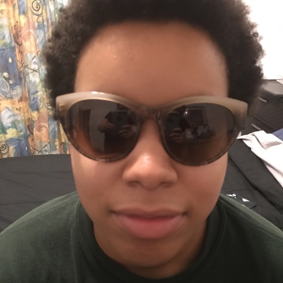 Diff 2 toned sunglasses like new n case main image 6